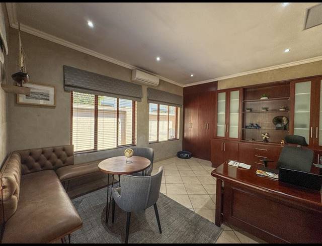 5 BEDROOM HOUSE FOR SALE IN MIDSTREAM ESTATE